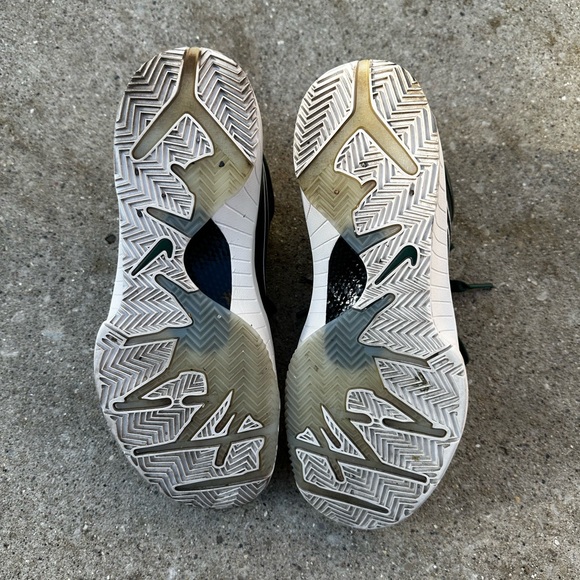 Nike Kobe 4 Protro Undefeated Milwaukee/Fir colorway. Size 10. Lightly used. - Picture 6 of 13